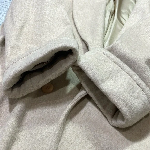 Stunningly Beautiful Wool Blend Coat Long Made in USA Cream/Off White/Tan